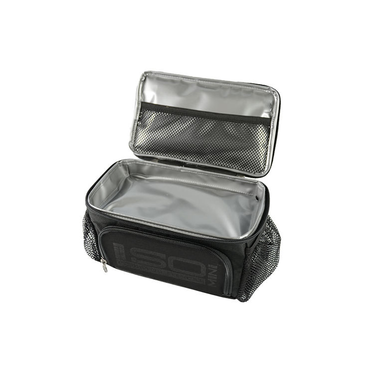 https://www.powerfood.ch/media/32/46/c1/1654325035/puxoh214x8j_isolator-fitness-isomini-1-3-meal-isobag-blackout-edition_2.jpg.jpg